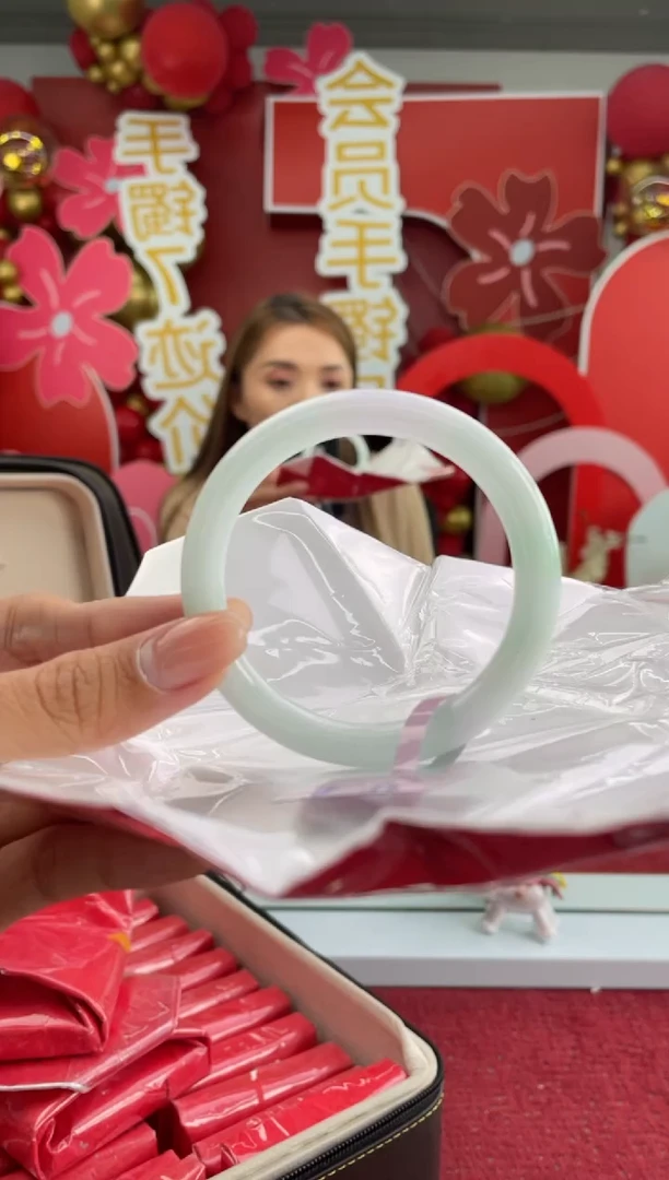 【闪购商品】翡翠手镯（圆镯）未镶嵌11手镯