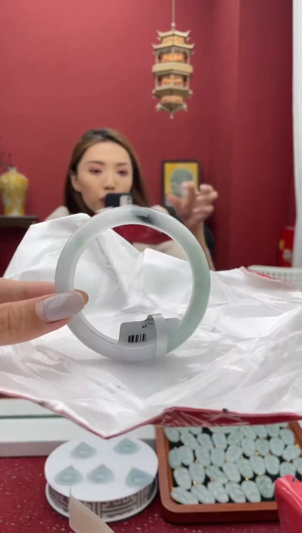 【闪购商品】翡翠手镯未镶嵌20微瑕