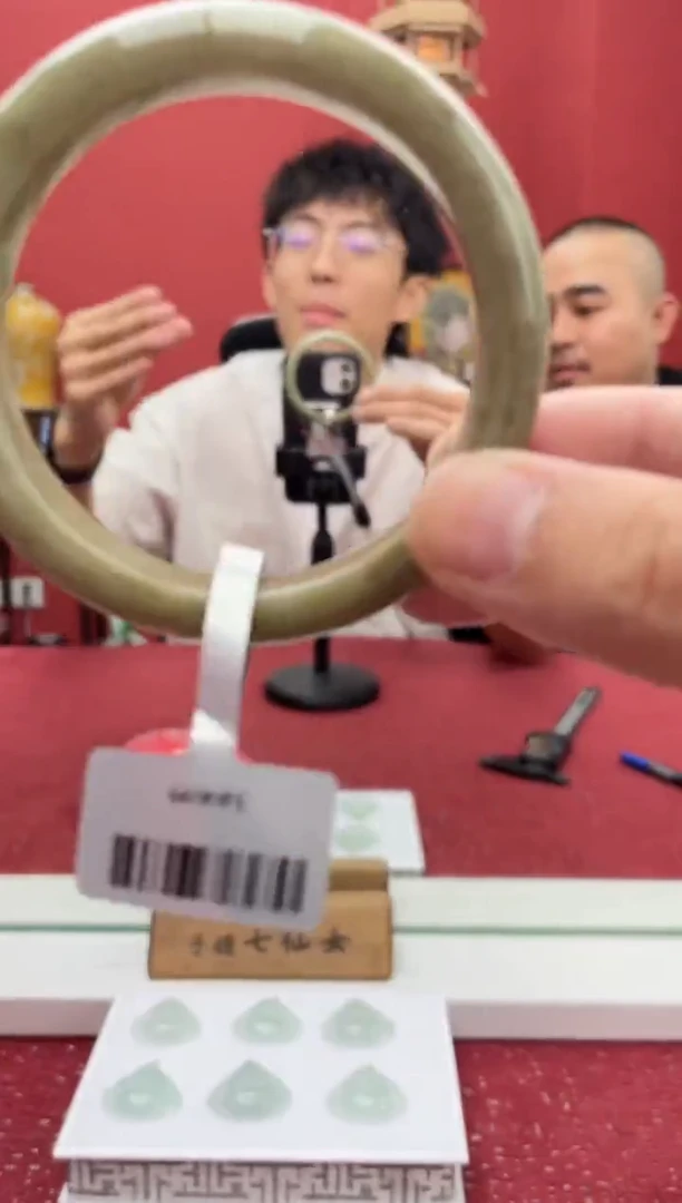 【闪购商品】翡翠手镯未镶嵌8手镯