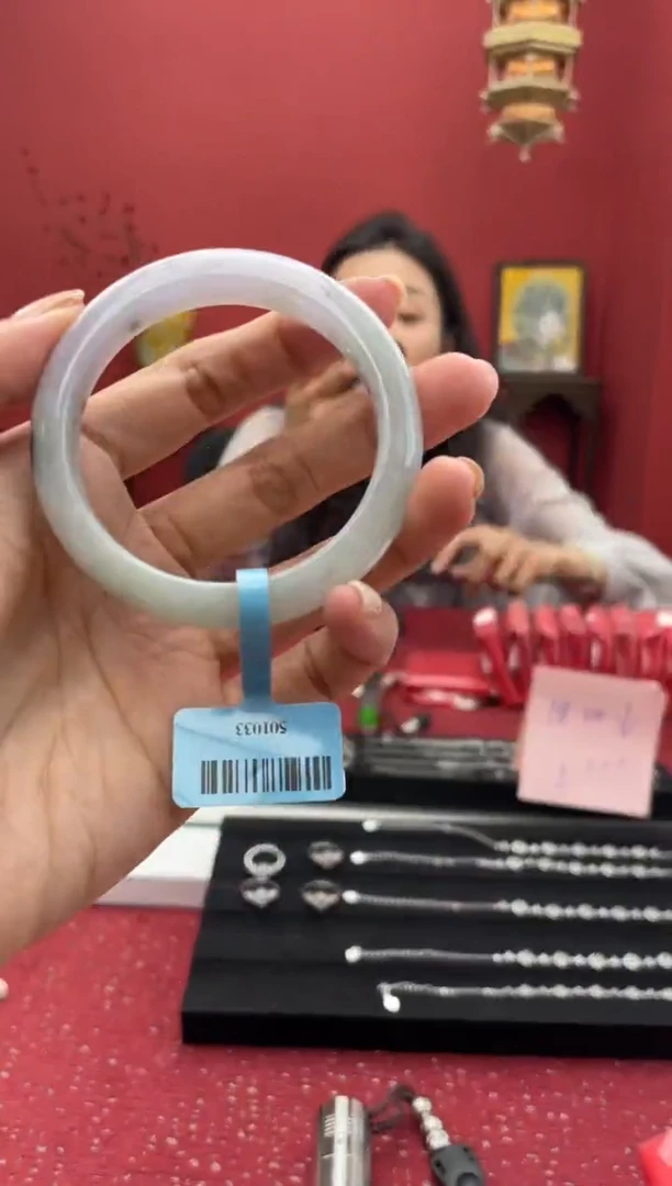 【闪购商品】翡翠手镯未镶嵌3微瑕