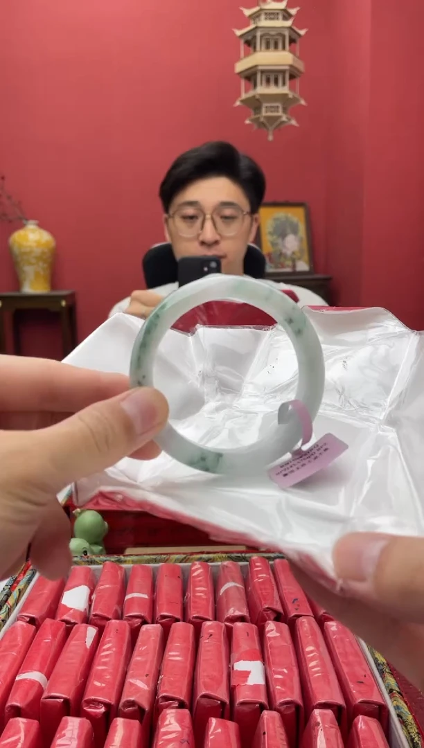 【闪购商品】翡翠手镯未镶嵌12手镯
