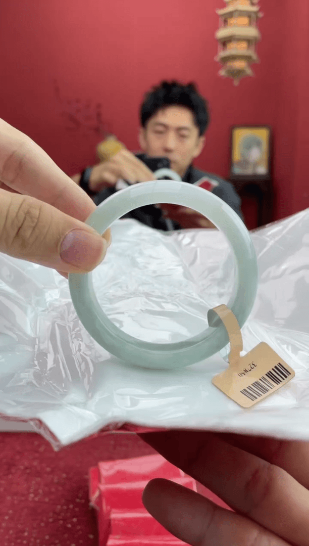 【闪购商品】翡翠手镯未镶嵌30微瑕