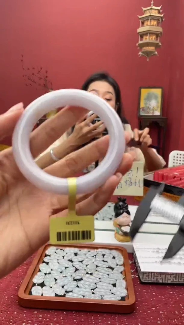 【闪购商品】翡翠手镯（圆镯）未镶嵌4手镯