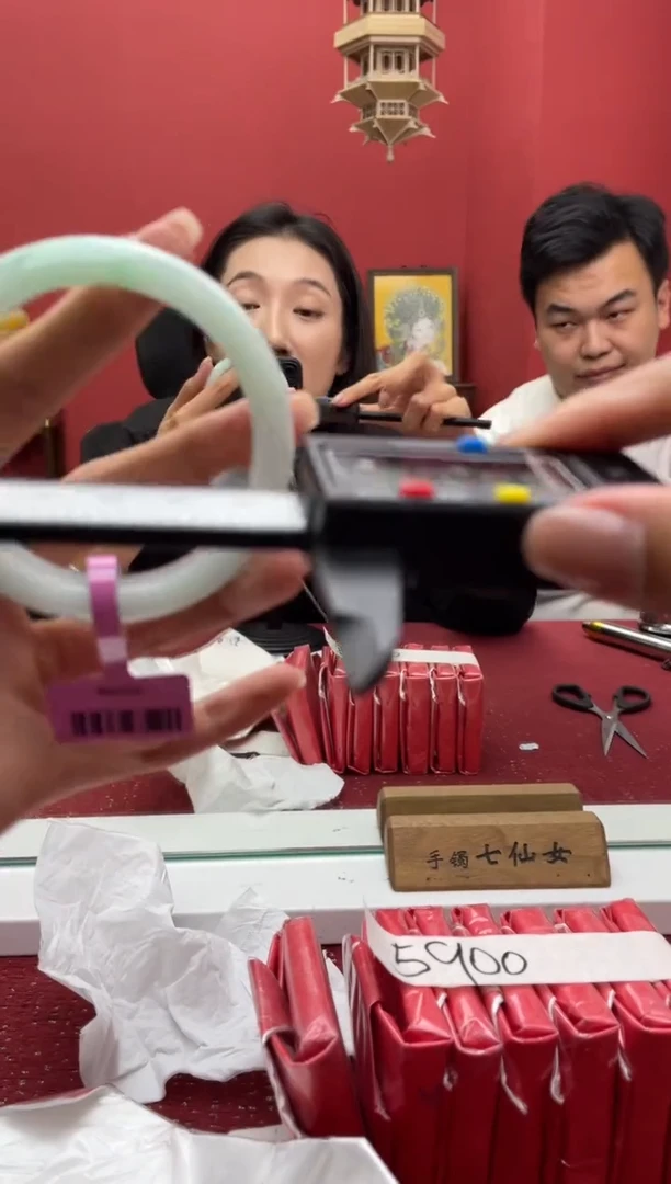 【闪购商品】翡翠手镯未镶嵌1手镯