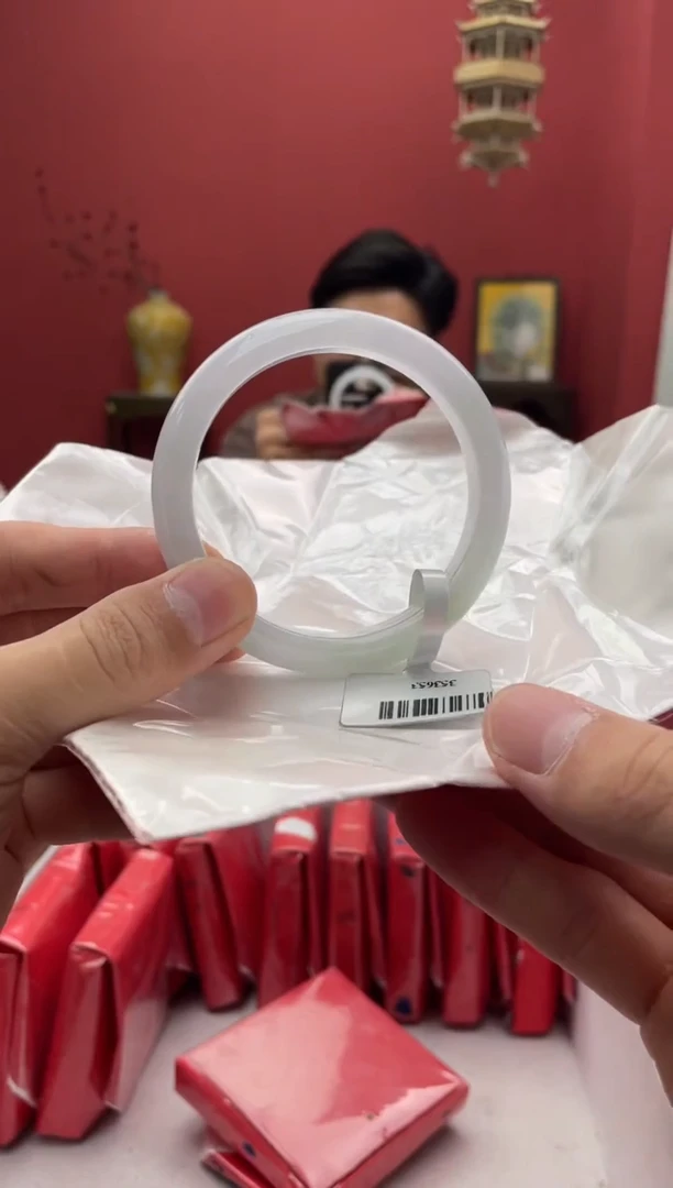 【闪购商品】翡翠手镯未镶嵌26手镯