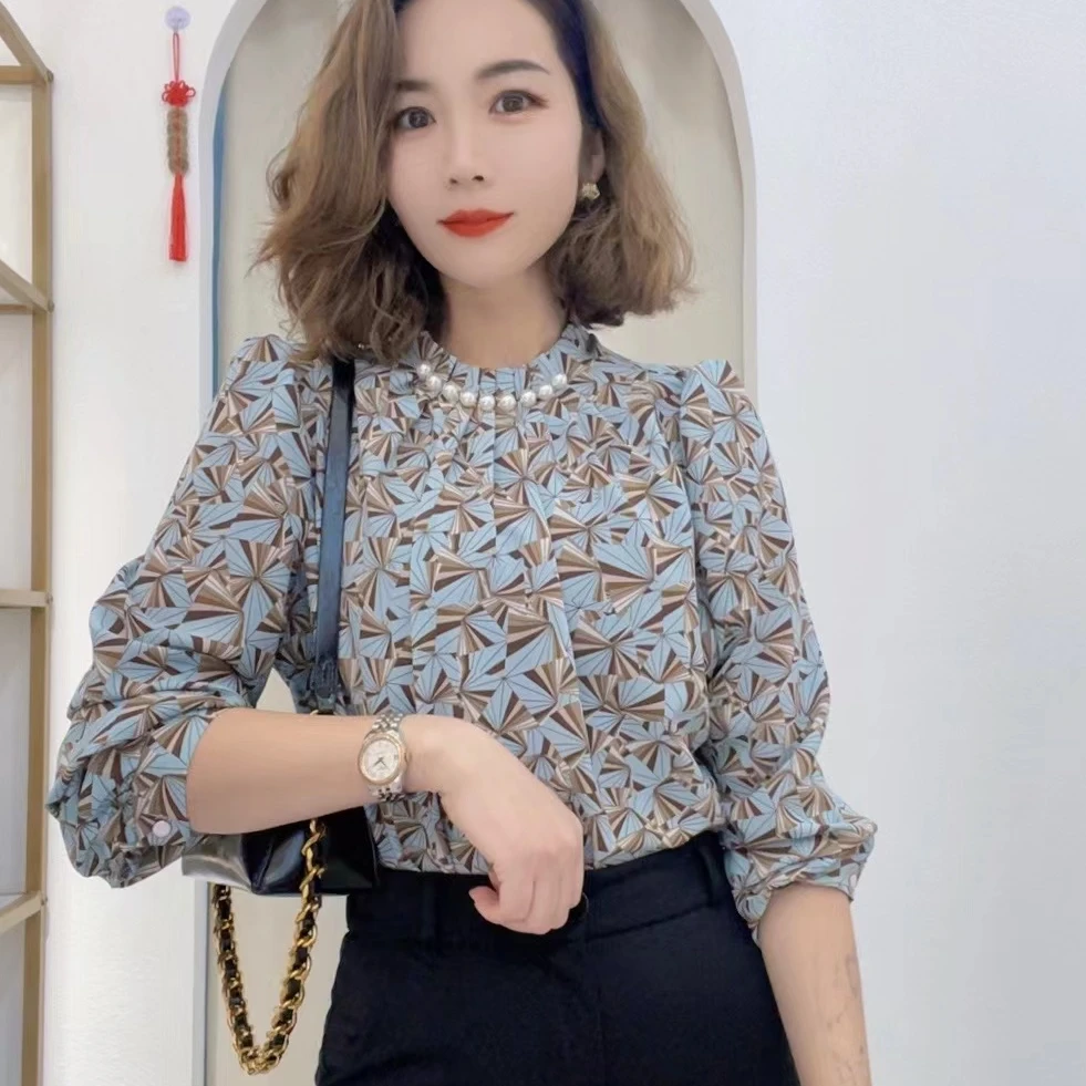 （鑫103）秋季新品时尚气质显瘦钉珠立领打底衫甜美减龄泡泡袖衬衣