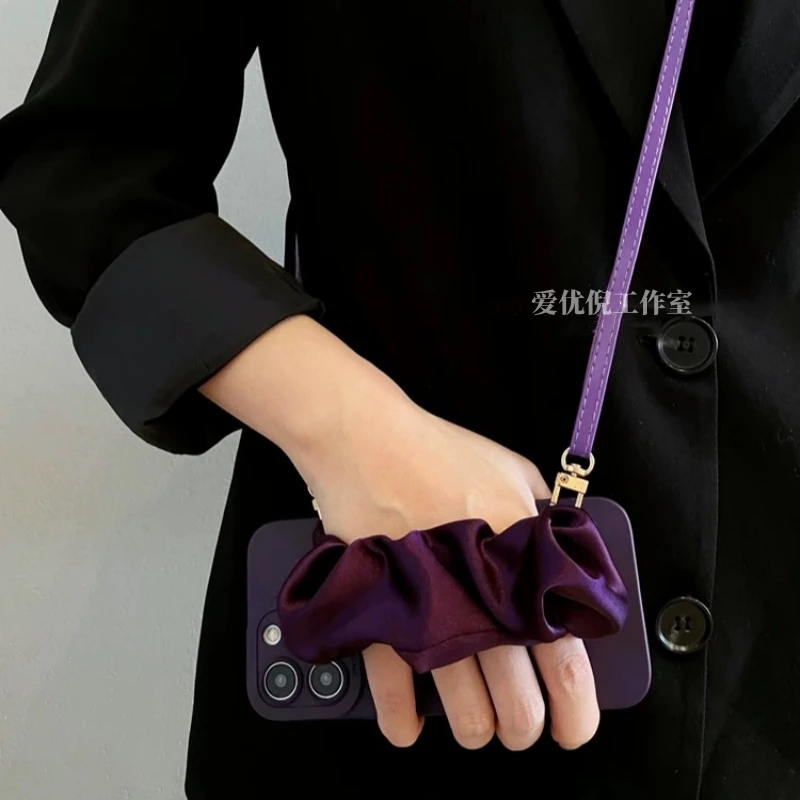 暗夜紫褶皱丝巾腕带适用华为Nova12119手机壳p70斜挎Mate60荣耀90