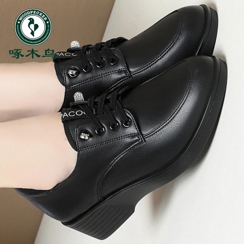 啄木鸟坡跟厚底妈妈鞋春秋款皮鞋软皮软底中老年单鞋中跟大码女鞋