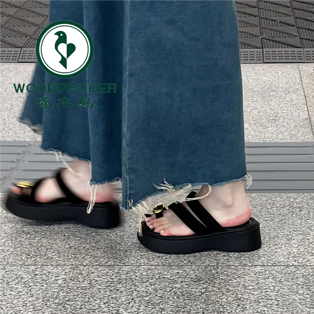 啄木鸟金属套趾拖鞋女2024夏季新款厚底外穿凉拖鞋百搭休闲沙滩鞋