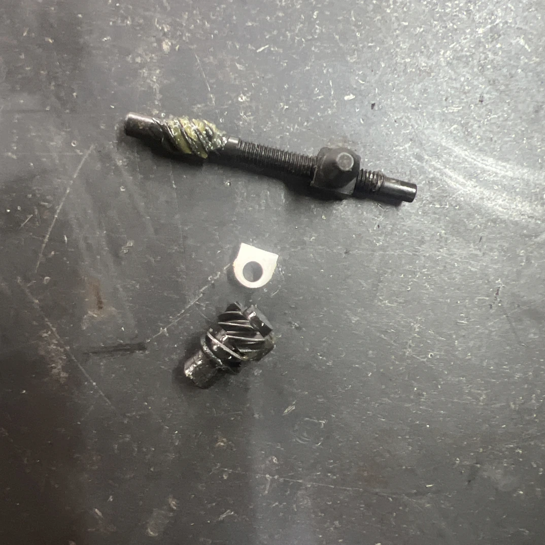 富世华555油锯，原装调节钉和545通用