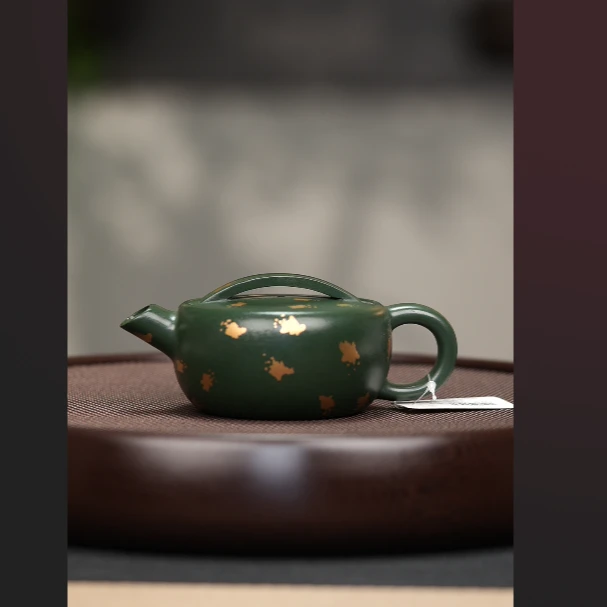 82429 民国绿洒金一片瓦壶