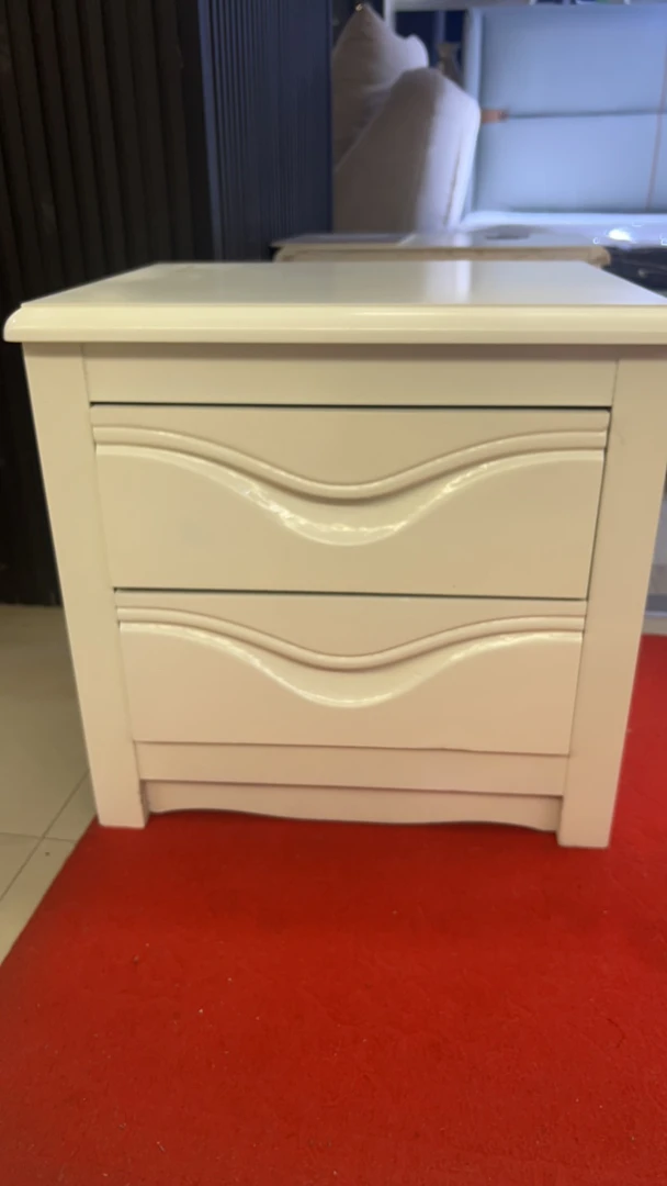 白色烤漆床头柜 实木