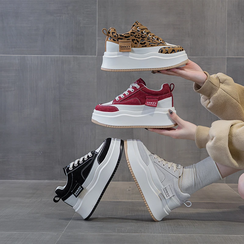 小白鞋女2024新款爆款春秋厚底松糕鞋内增高女鞋豹纹百搭休闲板鞋
