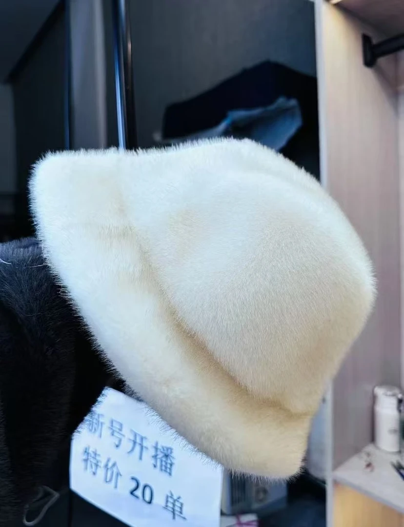 高品质休闲保暖毛毛帽子（颜色随机）