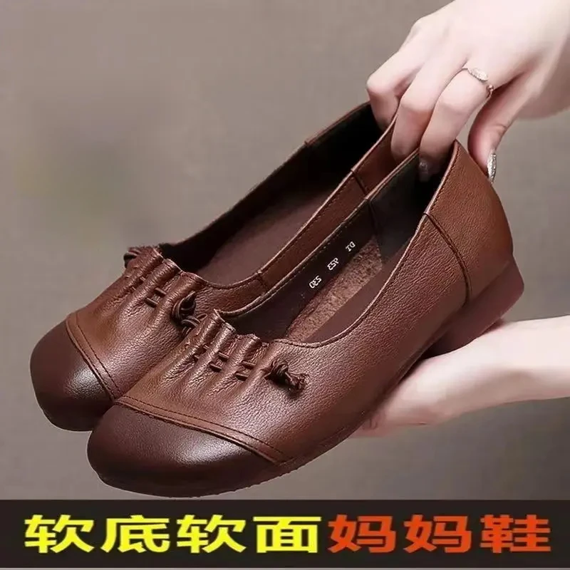 真软皮单鞋女防滑软底妈妈鞋2024春秋新款复古平底女鞋高档休闲鞋