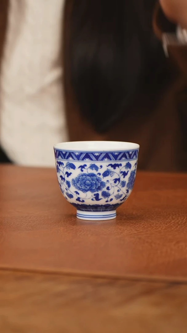 【闪购商品】杯九段青花缠枝莲