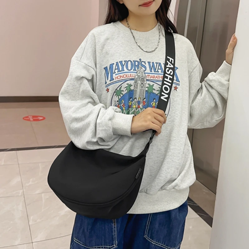 大容量包包女慵懒风时尚斜挎包男日系百搭单肩包潮流休闲包饺子包