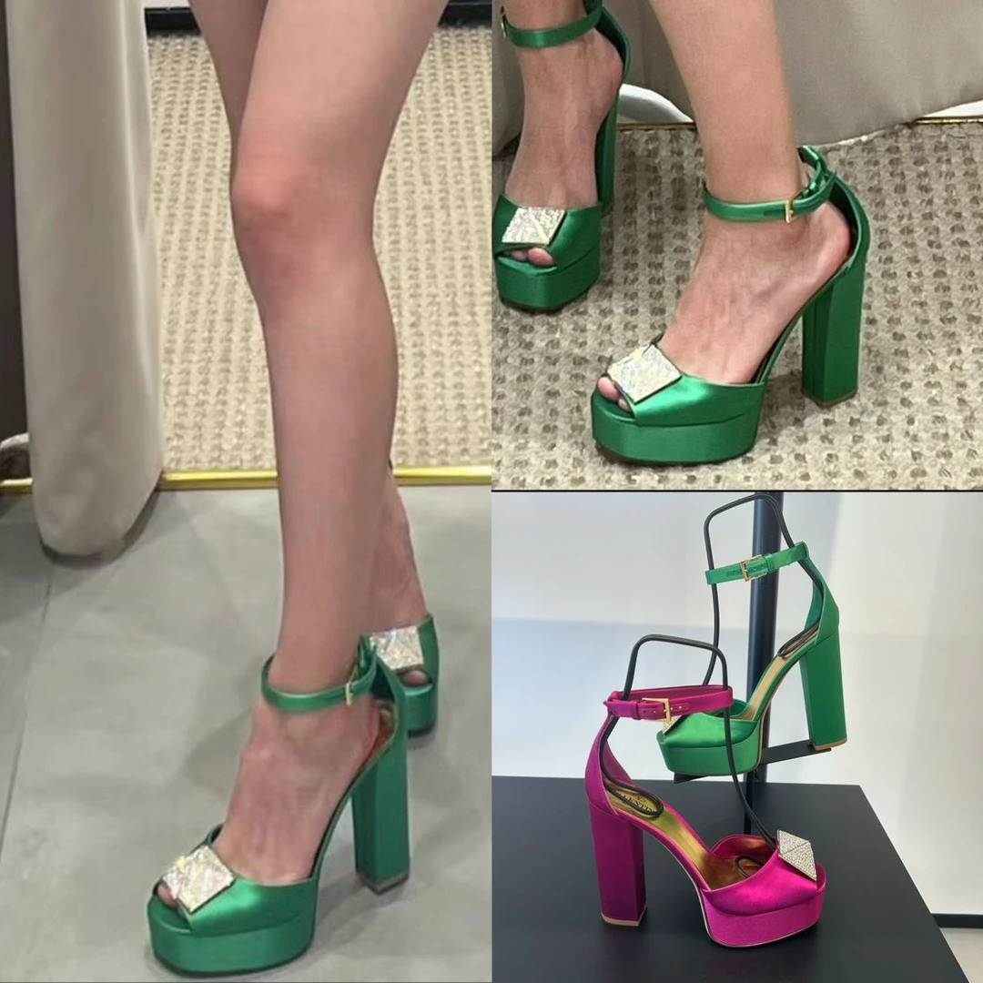 全新未使用 Valentino/华伦天奴 秀款12cm防水台玫红色高跟鞋11