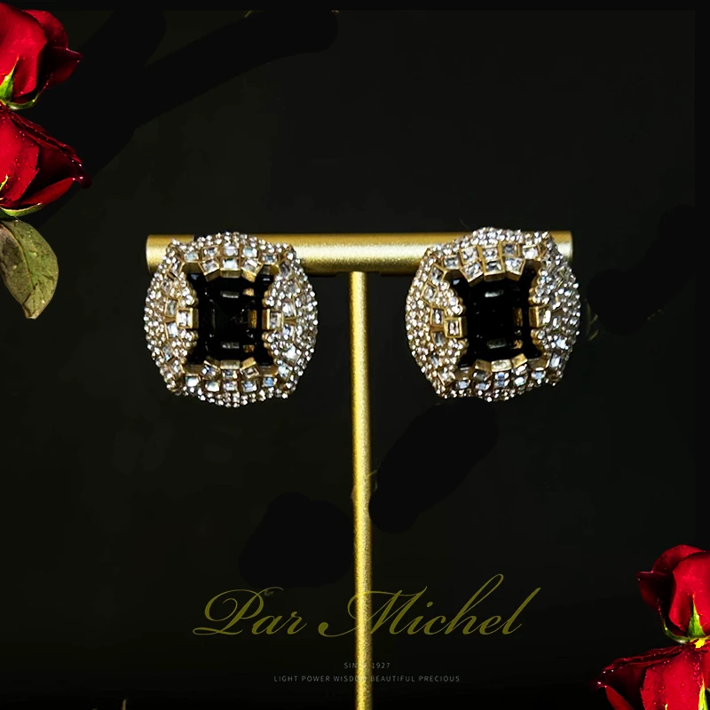 铜合金耳饰  密镶嵌水晶黑色琉璃D家经典耳针D1026气质轻奢设计师