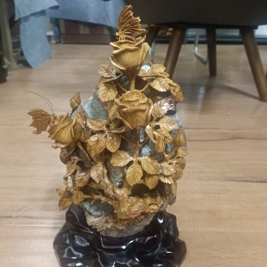 崖柏雕刻抱石玫瑰花