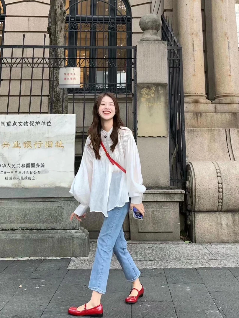 法式褶皱衬衫女春装设计感小众白色防晒开衫高级感泡泡袖雪纺上衣