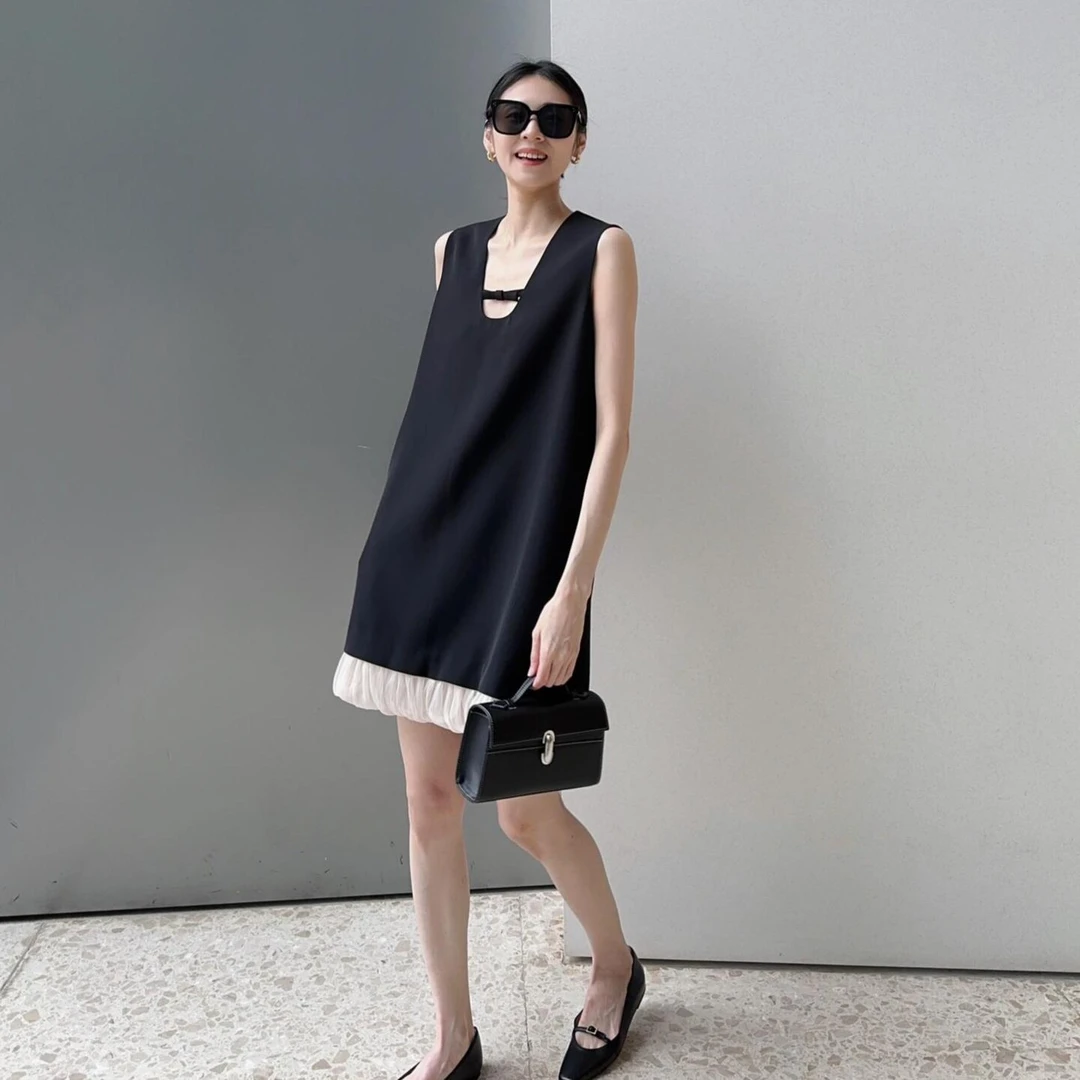 夏季2024年新款法式显瘦高级感下摆柔纱拼接无袖A字背心连衣裙