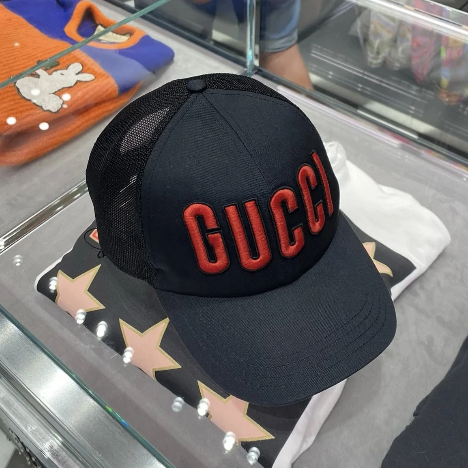 全新未使用 GUCCI/古驰 古驰黑红字母刺绣鸭舌帽