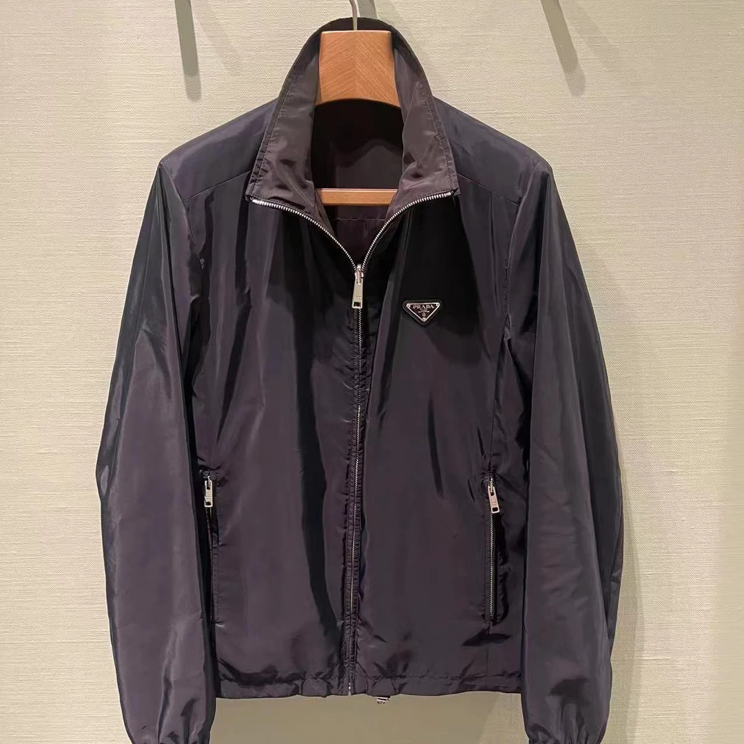 全新未使用 Prada/普拉达 正面深蓝反面黑男士经典再生尼龙夹克