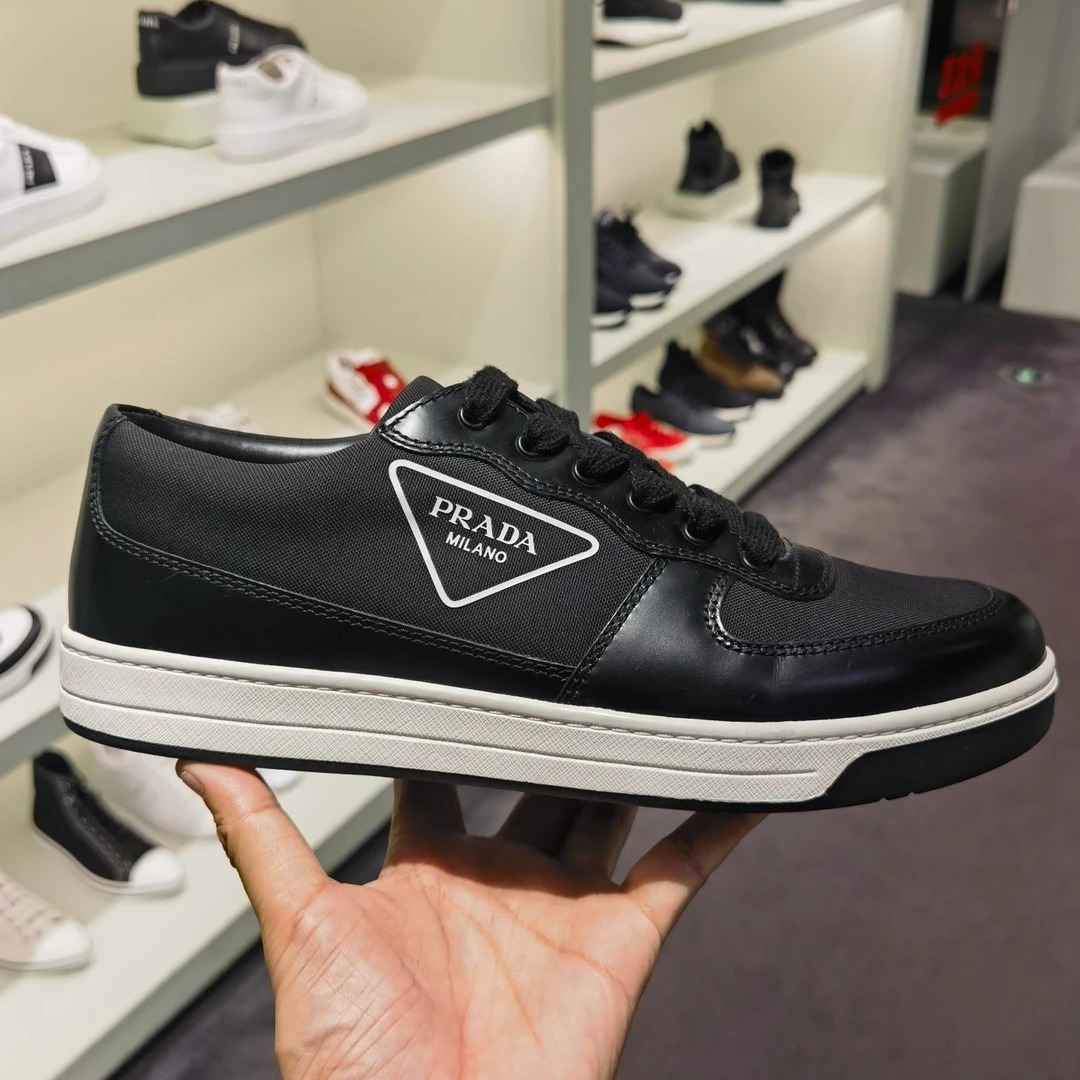 全新未使用 Prada/普拉达 男士休闲舒适低帮黑色时尚百搭运动板鞋