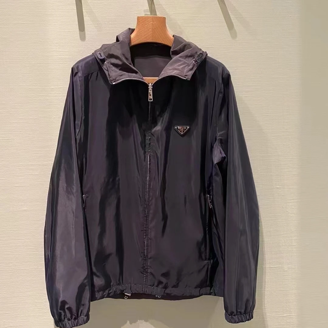 全新未使用 Prada/普拉达 经典再生尼龙夹克正面深蓝-反面深灰