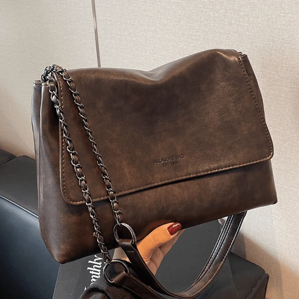 今年流行大容量包包女2025新款单肩腋下包秋冬简约通勤复古链条包