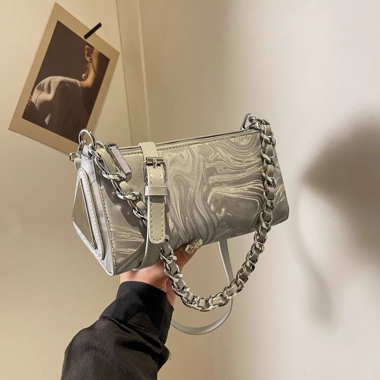 网红链条小包包女2025秋天新款韩版时尚单肩斜挎包小众设计三角包