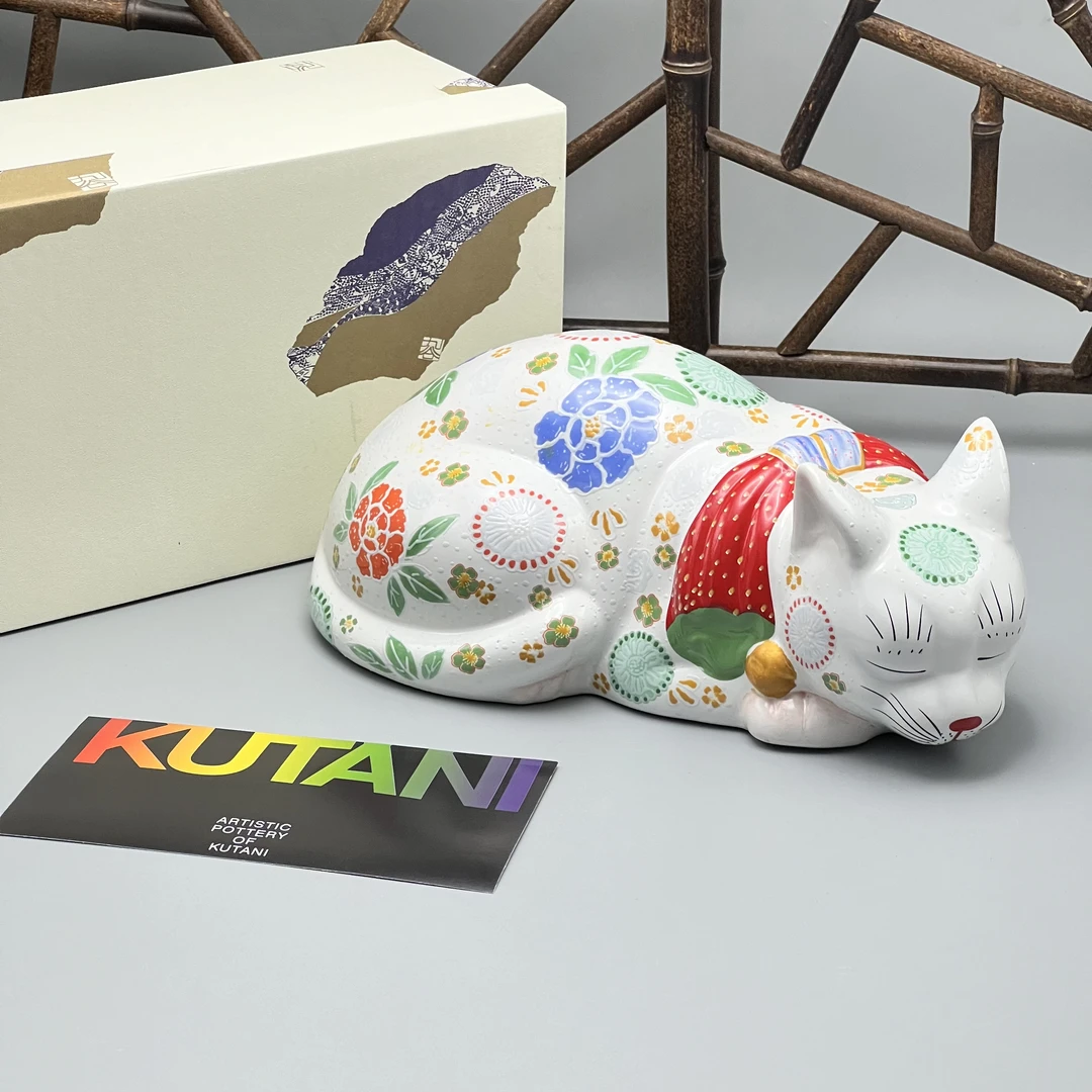 日本九谷晴明手作浮雕花卉纹高端轻奢家用陶瓷睡觉猫招财猫摆件