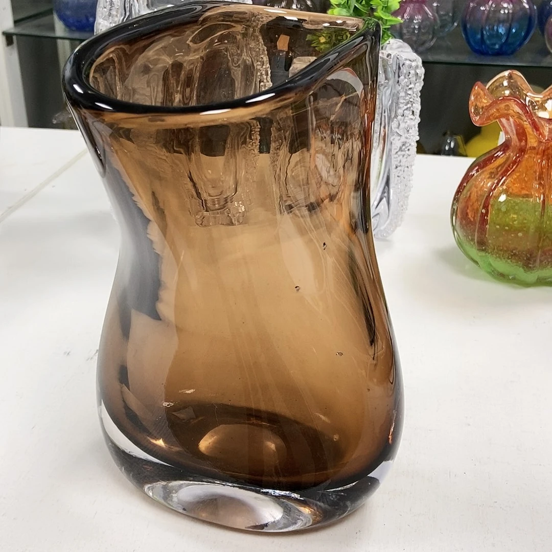 棕色琉璃花瓶摆件