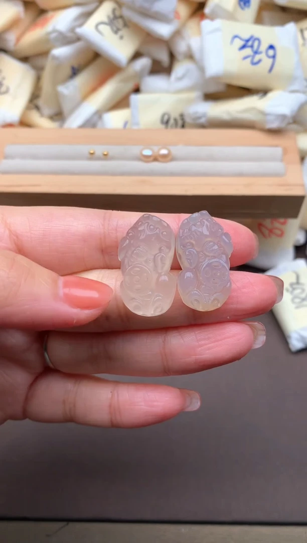 【闪购商品】玛瑙挂件未镶嵌貔貅(多样性发货)1个