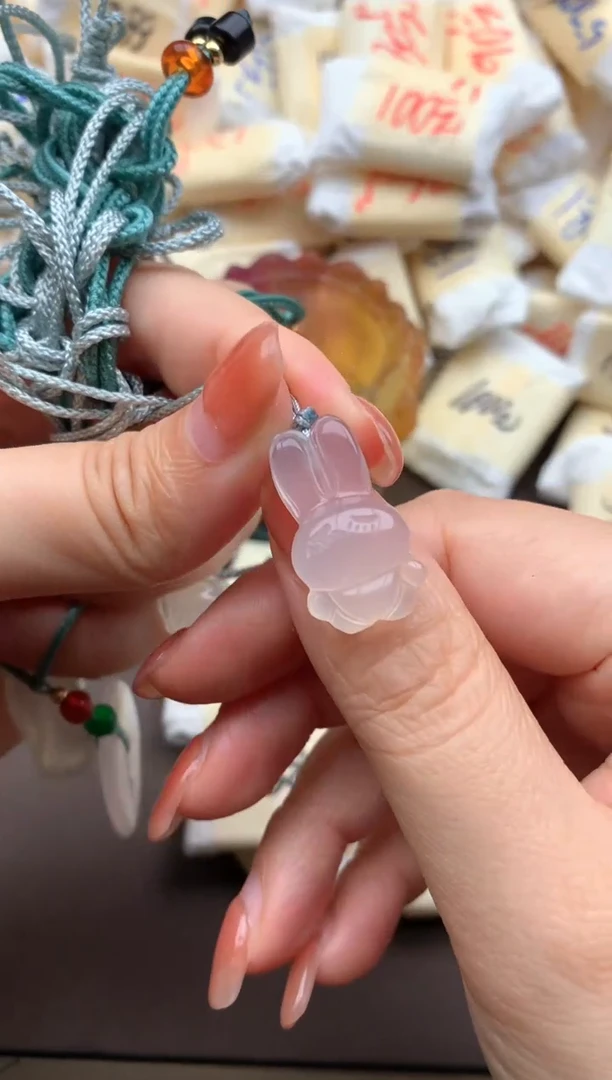 【闪购商品】玛瑙挂件未镶嵌兔子