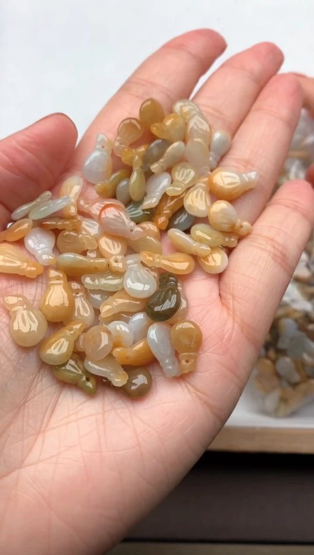 【闪购商品】翡翠挂件未镶嵌(多样性发货)1个