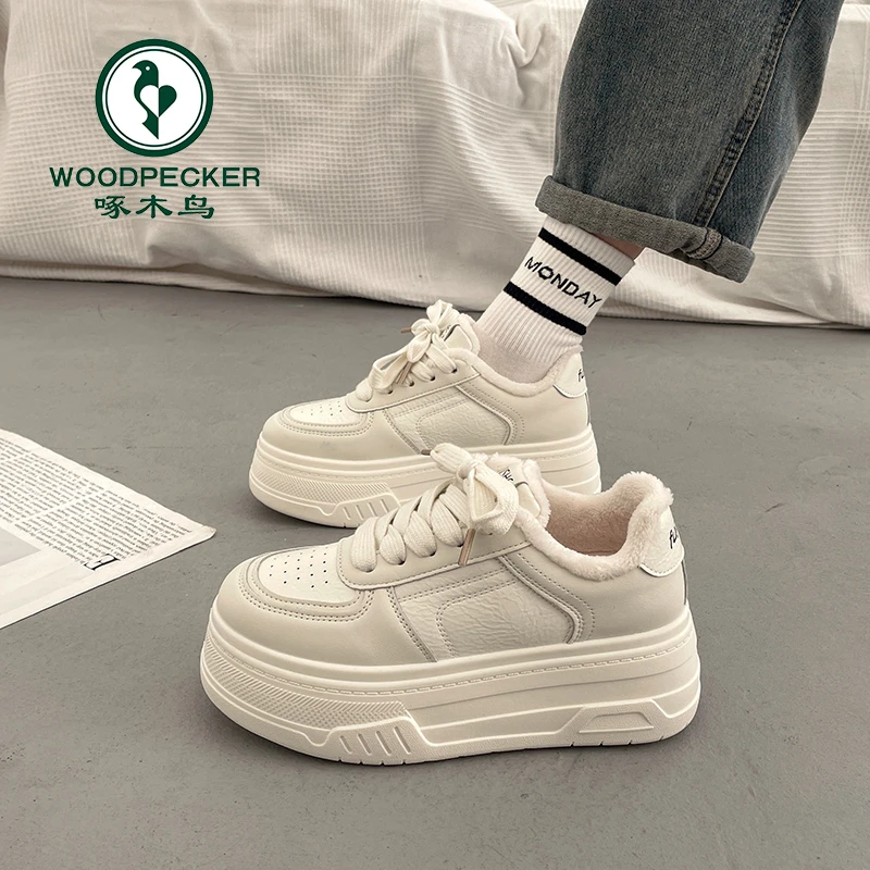 啄木鸟百搭厚底小白鞋女春秋时尚板鞋2025新款爆款增高休闲运动鞋