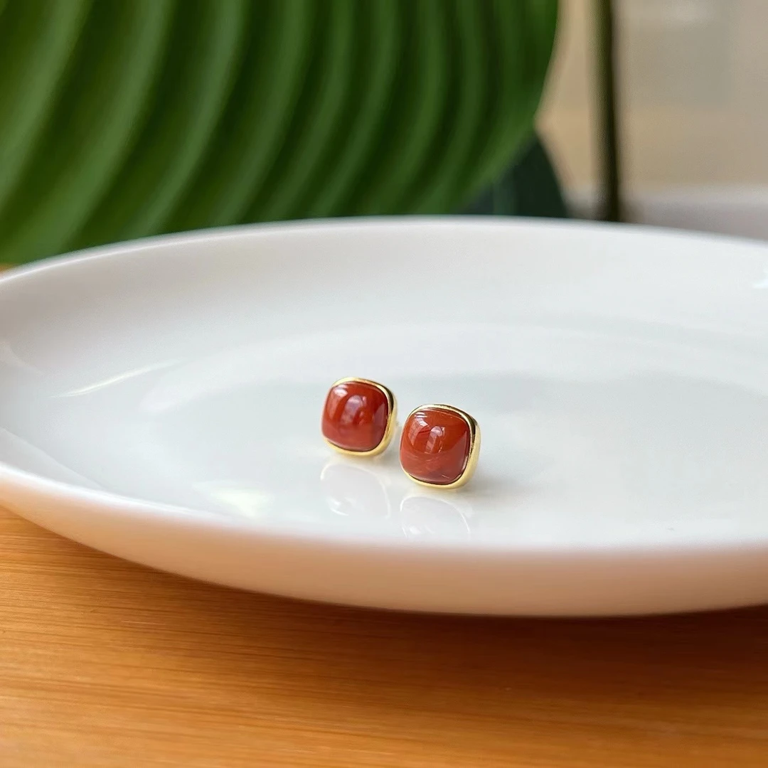 【珠宝厂长】约7mm南红玛瑙蛋面方形耳钉S925银