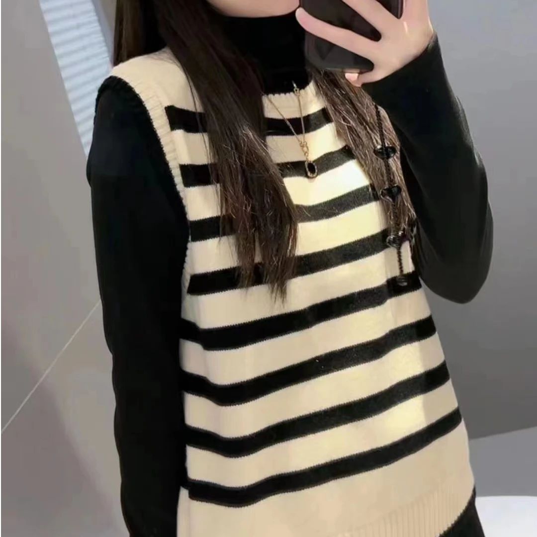 秋冬新款圆领条纹时尚百搭减龄显瘦女士针织马甲