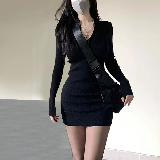 黑色修身长袖包臀裙显瘦裙子女春秋爆款2025新款连衣裙气质小黑裙