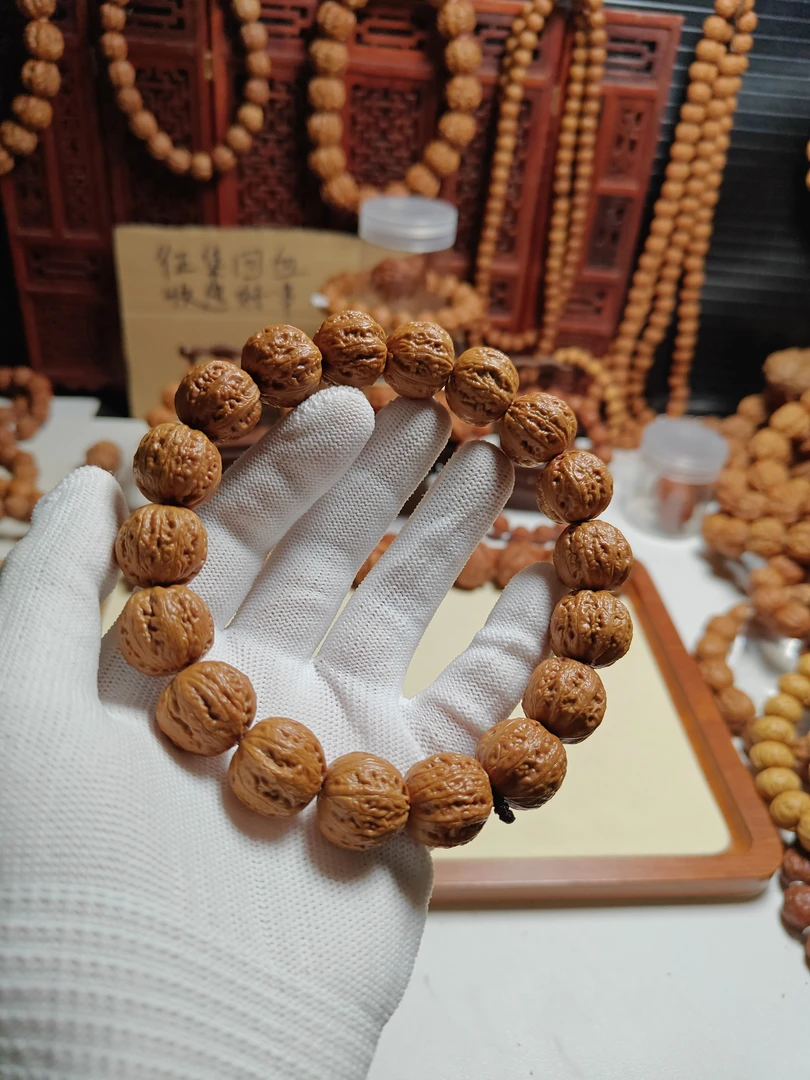 边肚18粗筋龙珠小核桃手串