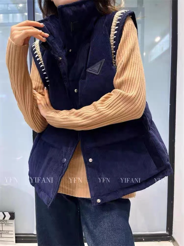 深圳MMOUHUO新款编织边三角皮标灯芯绒面羽绒马甲