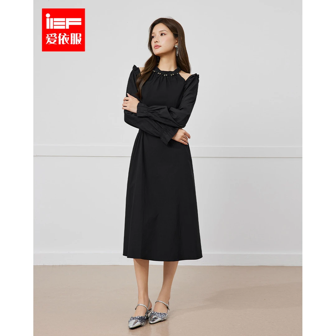 IEF/爱依服2024秋季新款法式设计感露肩修身百搭显瘦连衣中裙