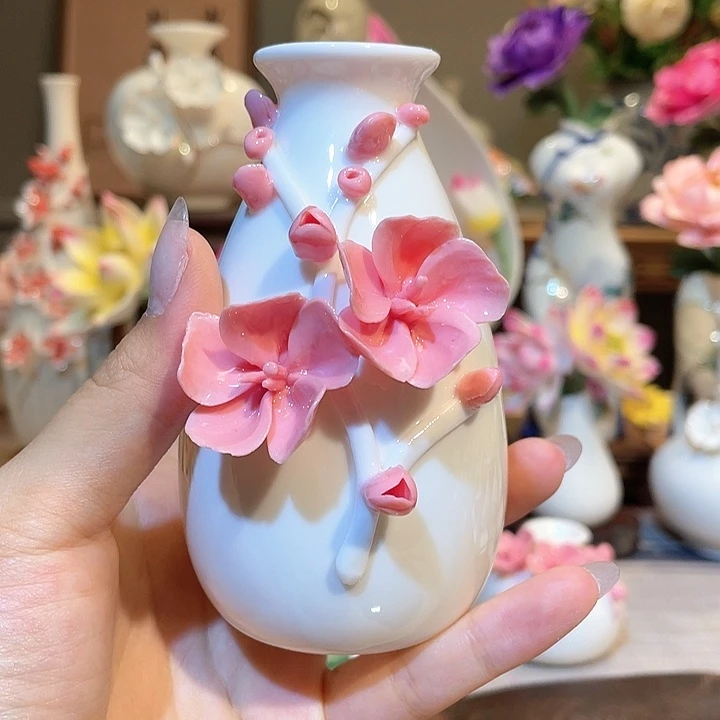 手工陶瓷精致摆件