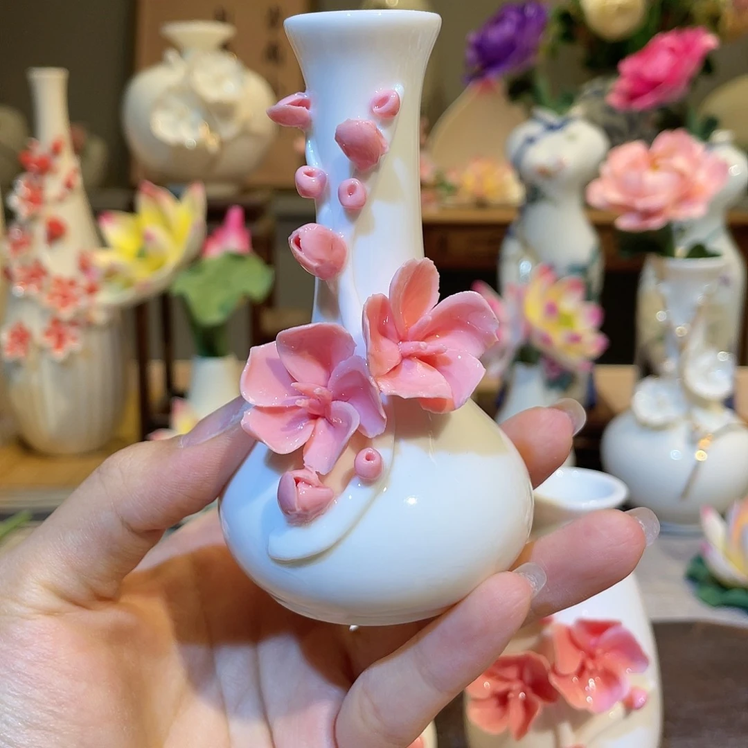 手工陶瓷精致摆件