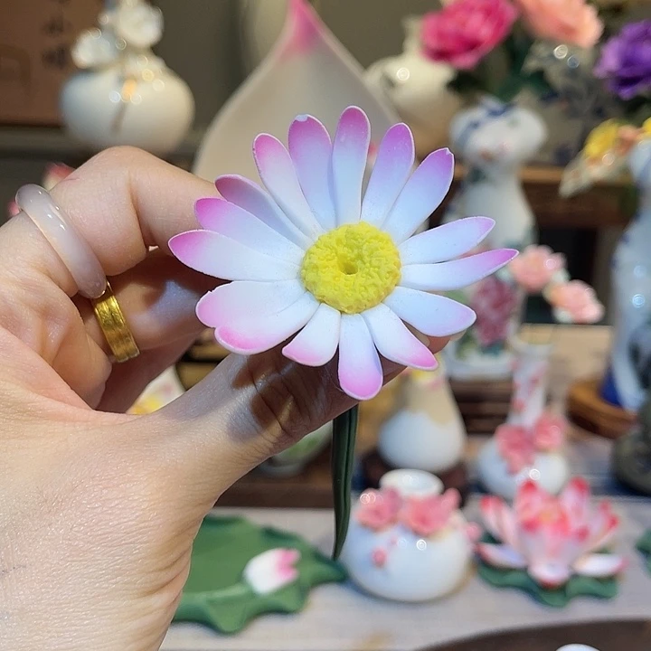 手工陶瓷精致摆件
