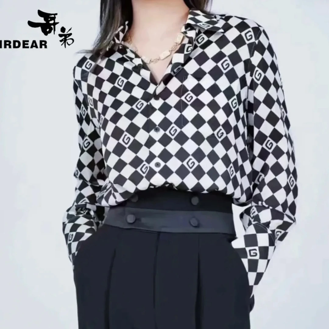 GIRDEAR/哥弟百搭通勤气质翻领长袖印花宽松中长薄衬衫女1300246