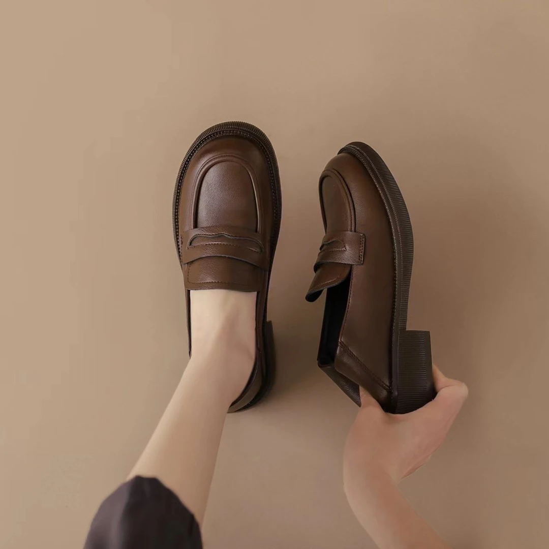 【芳韵】春夏新款软底方头气质亮面百搭春季时尚女鞋 春秋