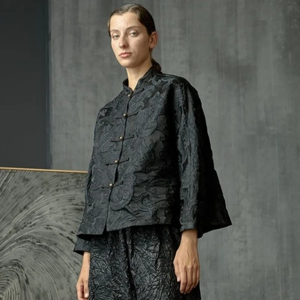 轮廓新中式外套L213Y035肌理感浮雕提花复古小立领手工盘扣短外衣